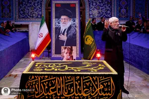 غبارروبی مزار شهدای مدفون در حرم مطهر رضوی