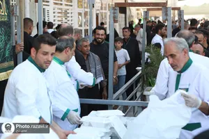 زائران حرم امامین عسکریین مهمان سفره امام رضا علیه&zwnj;السلام-2