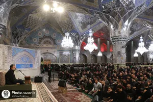 مناجات خوانی سحر&zwnj;گاهی حاج محمود کریمی در حرم مطهر رضوی