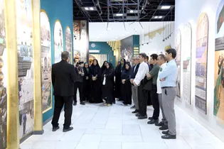 بازدید جمعی از پرستاران بیمارستان قائم (عج) از نمایشگاه «رواق خدمت»