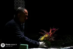 آماده&zwnj;سازی گل&zwnj;آرایی حرم مطهر رضوی در دهه کرامت