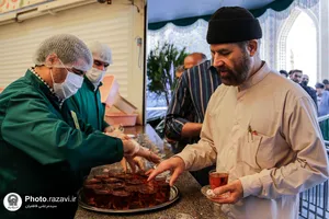 پذیرایی خادمیاران استان آذربایجان غربی از زائرین حرم مطهر رضوی