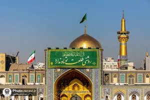 نصب پرچم ایران در حرم مطهر رضوی