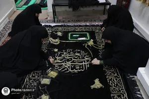 آماده سازی پوش ضریح مطهر رضوی به مناسبت ماه محرم