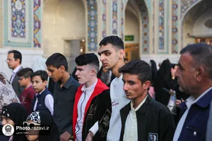 تشرف جمعی از نابینایان به حرم مطهر رضوی