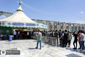 پذیرایی از زائران بارگاه منور رضوی توسط هیئت حضرت نرجس(س) عراق-2