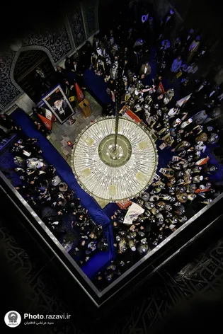 عراقی قبائل کے سرداروں کی حرم امام رضا (ع) میں حاضری - ۲