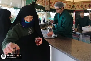 به صرف چای کنار حضرت