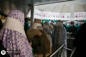 تشرف بانوان مهمان جشنواره &laquo;رسانه خورشید&raquo; به حرم مطهر رضوی