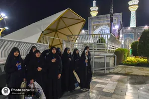 ورود معتکفین دختر نوجوان به حرم مطهر رضوی