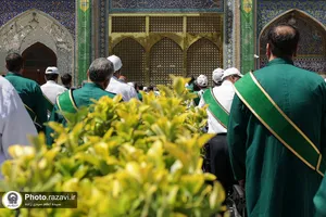تشرف کاروان زیارتی معین الضعفا به حرم مطهر رضوی