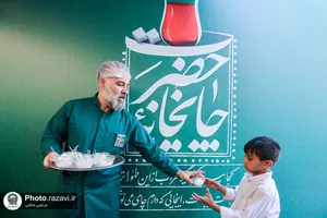 توزیع فالوده در چایخانه حرم مطهر رضوی