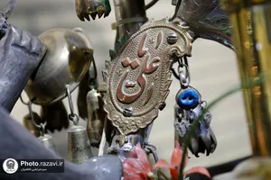 تنظیف علم شاه حسین در موزه آستان قدس رضوی