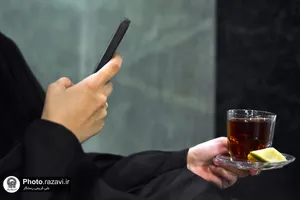 توزیع باقلوا در چایخانه حضرت