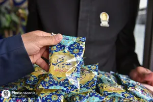 استقبال خدام حرم مطهر رضوی از زائران