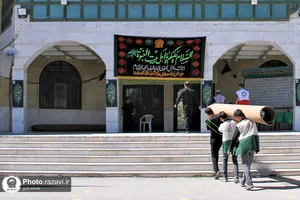 پذیرایی دانش&zwnj;آموزان دبیرستان امام رضا(علیه&zwnj;السلام) واحد چناران از زائرین پیاده دهه آخر صفر