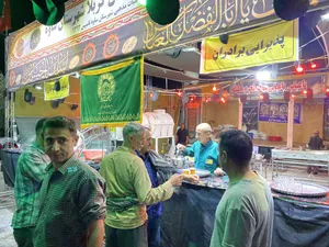 موکب جاماندگان کربلا؛ ایستگاه خدمت خادمیاران&zwnj; رضوی در مسیر عشق/گزارش تصویری