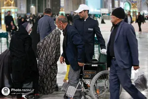خدمت رسانی به زائران بارگاه منور رضوی در شب های قدر