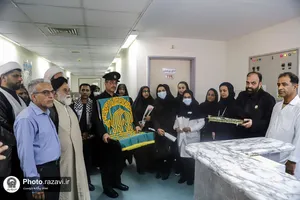 عیادت خادمان بارگاه منور رضوی از مصدومان حادثه بندر شهید رجایی