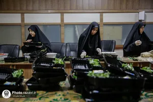 توزیع افطاری متبرک آستان قدس رضوی در مساجد مشهد