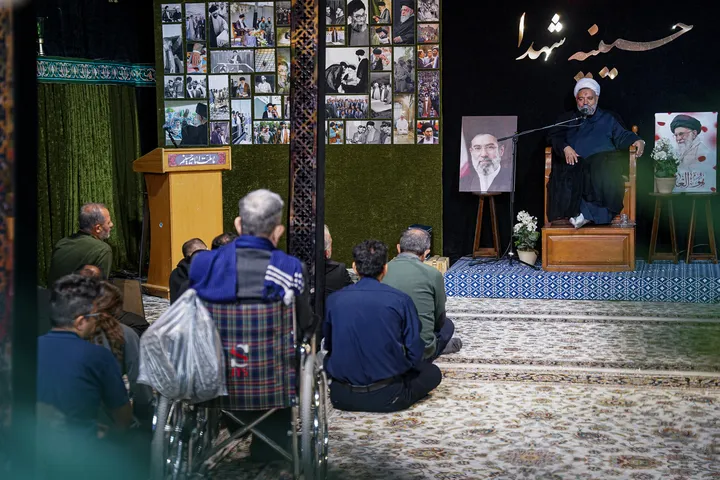 تشرف خانواده شهدای جنگ ۱۲ روزه به حرم امام رضا علیه‌السلام