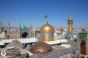 آیین تعویض پرچم گنبد منور رضوی در روز میلاد امام رضا(علیه&zwnj;السلام)