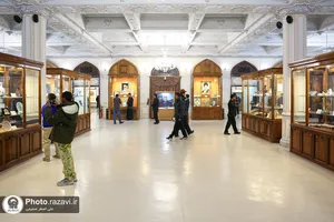 بازدید طلاب جامعه المصطفی از موزه آستان قدس رضوی