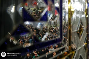 مناجات خوانی سحر&zwnj;گاهی حاج محمود کریمی در حرم مطهر رضوی
