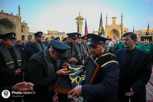 آیین اهتزاز پرچم عزای گنبد مطهر حرم حضرت معصومه(س)