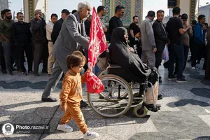 تشرف گروهی زائرین توان&zwnj;یاب به حرم مطهر رضوی