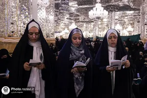قرائت دعای عرفه ویژه زائران غیر ایرانی در حرم مطهر رضوی