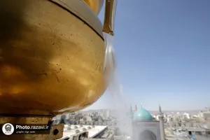 شستشوی گنبد منور حرم امام رضا(علیه&zwnj;السلام)