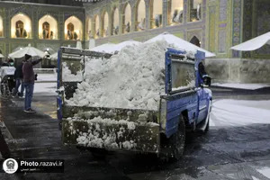 آماده&zwnj;باش خادمان حرم مطهر رضوی همزمان با برودت هوا در مشهد