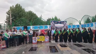 غبارروبی و عطرافشانی گلزار شهدای بروجرد / گزارش تصویری