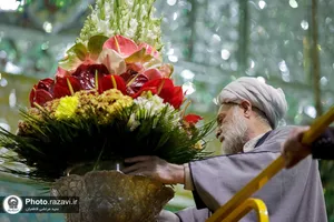 گل آرایی ضریح مطهر امام رضا (ع) به&zwnj;مناسبت اعیاد شعبانیه
