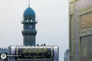آیین تعویض پرچم گنبد منور رضوی به مناسبت آغاز ماه محرم
