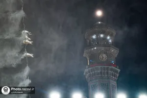 حرم مطهر رضوی در شب شهادت امام رضا علیه&zwnj;السلام
