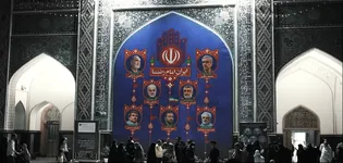 اهتزاز پرچم ایران در حرم مطهر رضوی