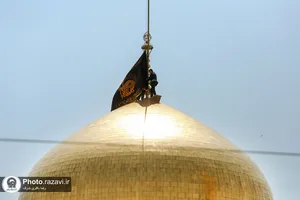 تعویض پرچم حرم مطهر رضوی به&zwnj; مناسبت شهادت رئیس جمهور و جمعی از مسئولان