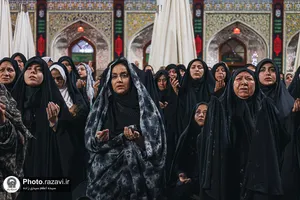 حرم مطهر رضوی در شب عاشورای حسینی