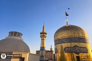 تعویض پرچم حرم امام رضا علیه&zwnj;السلام به مناسبت شهادت حضرت زهرا سلام&zwnj;الله علیها