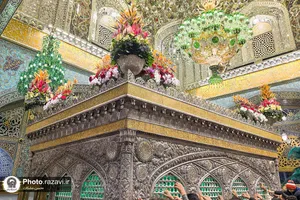 گل&zwnj;آرایی ضریح مطهر رضوی به مناسبت اعیاد شعبانیه