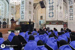 تشرف بانوان ایرانی الاصل مقیم عراق به حرم مطهر رضوی