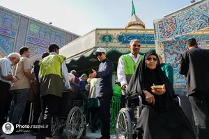 تشرف گروهی زائرین توان&zwnj;یاب به حرم مطهر رضوی