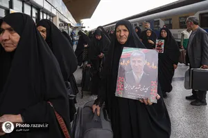 استقبال از خانواده شهدا و مجروحان لامرد در ایستگاه راه آهن مشهد