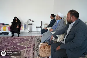 دیدار مدیر پشتیبانی آستان قدس رضوی با خانواده شهید احمد صفرزاده