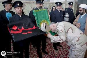 اهدا پرچم حرم مطهر امام حسین علیه السلام به آستان قدس رضوی