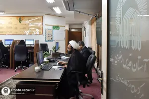 پاسخگویی تلفنی مدیر توسعه وقف و مشارکت های اجتماعی آستان قدس رضوی به مخاطبان سامانه ١٣٨