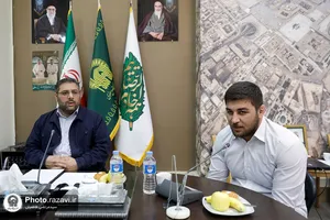 اهدای مدال طلای امیر یاری به موزه آستان قدس رضوی