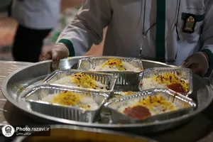 پذیرای از زوار بارگاه منور رضوی در صحن امام حسن مجتبی(علیه&zwnj;السلام)